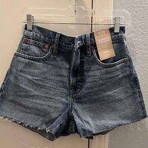 Madewell - the perfect Jean short - size 26